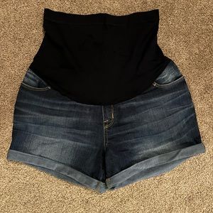 Liz Lange maternity shorts